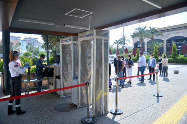 Foto - 50 gün sonra yeniden açıldı! AVM önünde inanılmaz görüntü