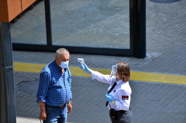 Foto - 50 gün sonra yeniden açıldı! AVM önünde inanılmaz görüntü