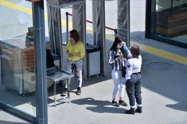 Foto - 50 gün sonra yeniden açıldı! AVM önünde inanılmaz görüntü