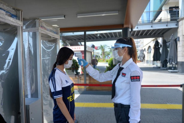 Foto - 50 gün sonra yeniden açıldı! AVM önünde inanılmaz görüntü