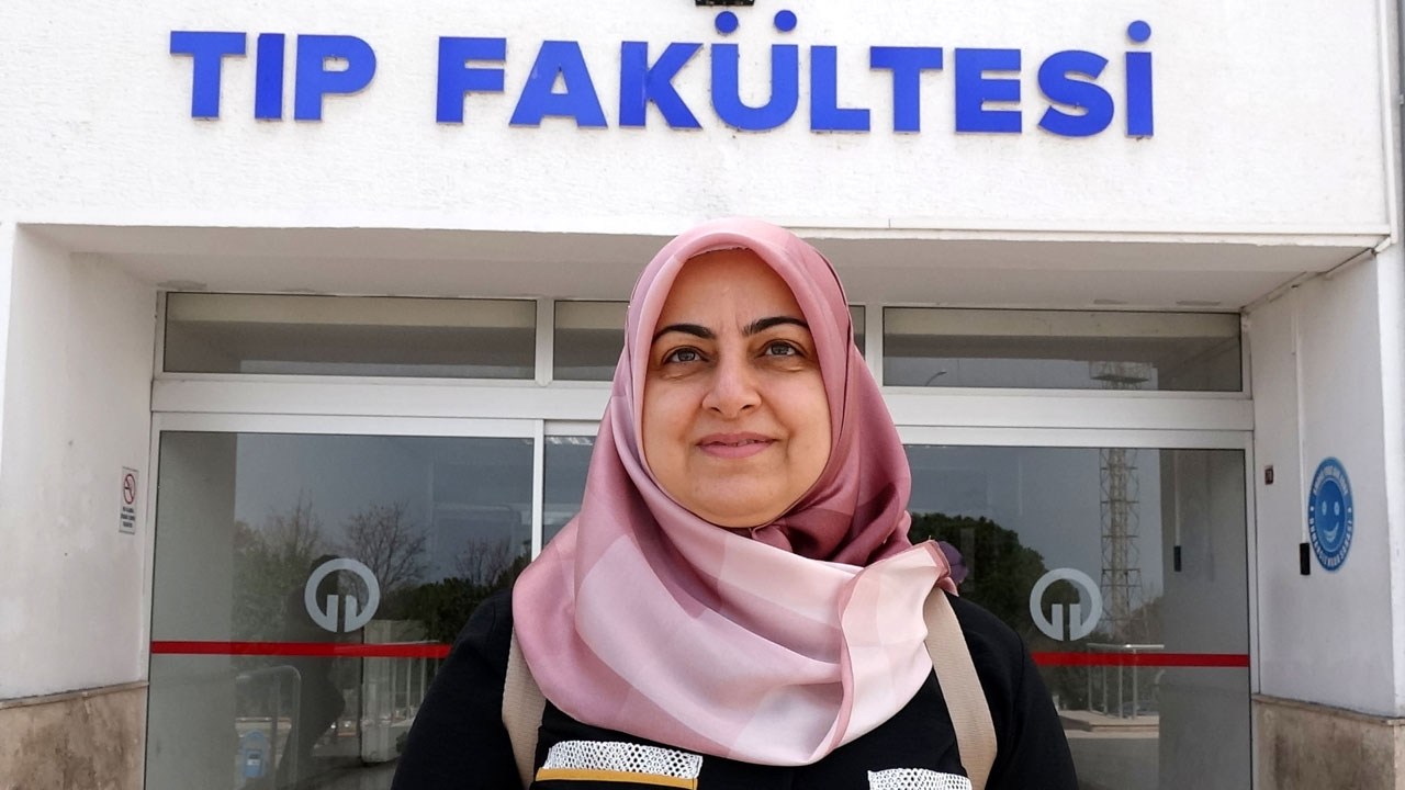 Foto - 50 yaşında öğrenci oldu! 23 yıl öğretmenlik yaptı şimdi tıp fakültesinde