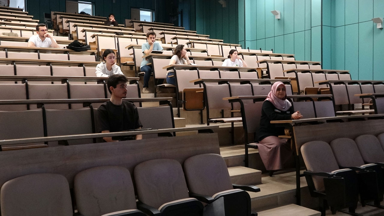 Foto - 50 yaşında öğrenci oldu! 23 yıl öğretmenlik yaptı şimdi tıp fakültesinde