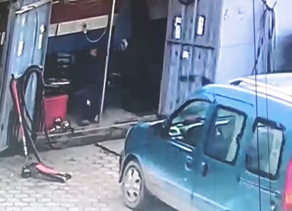 Foto - 50 yaşındaki adam bir gözünü kaybetti! Lastik deyip geçmeyin canından oluyordu