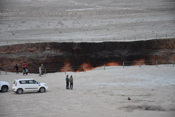 Foto - 50 yıldır yanan Derveze gaz krateri için kapatılma kararı alındı