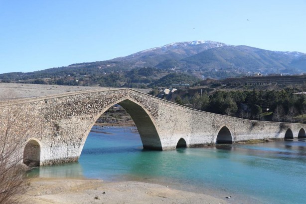 Foto - 500 yıllık köprüsü asrın felaketine dayandı
