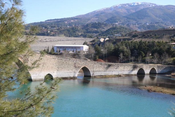 Foto - 500 yıllık köprüsü asrın felaketine dayandı