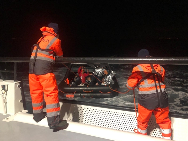 Foto - 52 düzensiz göçmen kurtarıldı