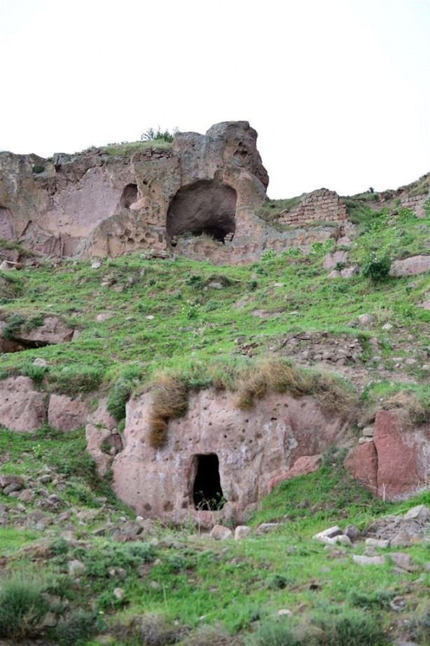 Foto - 52 odalı yer altı şehri keşfedildi