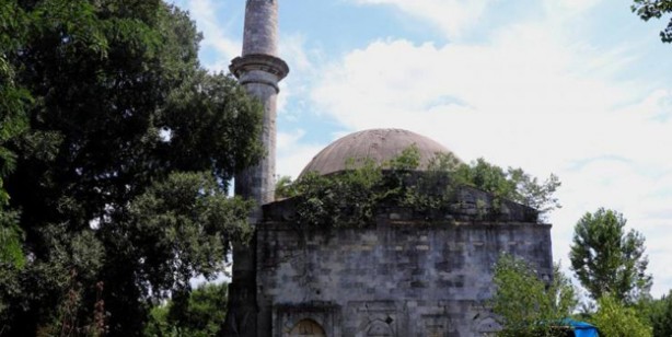 5,5 asırlık cami yok olma tehlikesiyle karşı karşıya!