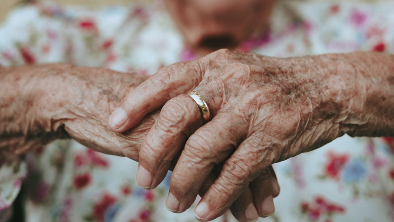 55 yaşından sonra mutlaka tüketmeniz gerekiyor! İşte sağlıklı yaşlanmanın anahtarı