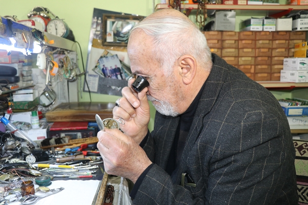 Foto - 55 yıldır gözünden merceği elinden tornavidayı düşürmüyor