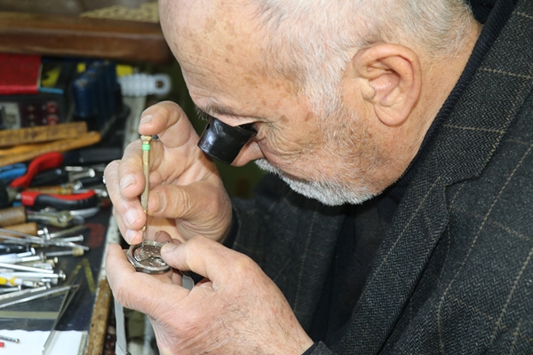 Foto - 55 yıldır gözünden merceği elinden tornavidayı düşürmüyor