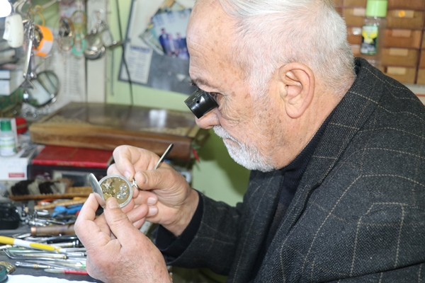 Foto - 55 yıldır gözünden merceği elinden tornavidayı düşürmüyor