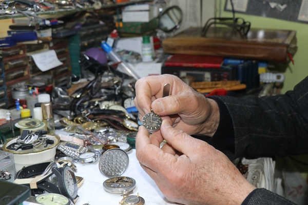 Foto - 55 yıldır gözünden merceği elinden tornavidayı düşürmüyor