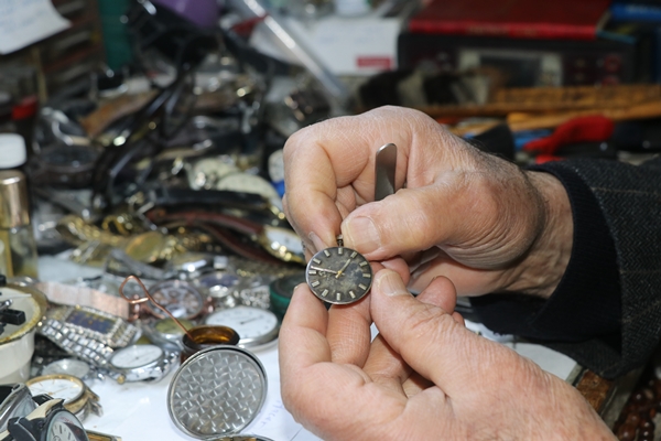 Foto - 55 yıldır gözünden merceği elinden tornavidayı düşürmüyor