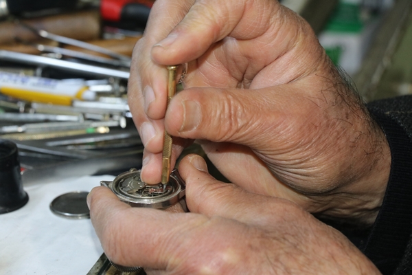 Foto - 55 yıldır gözünden merceği elinden tornavidayı düşürmüyor