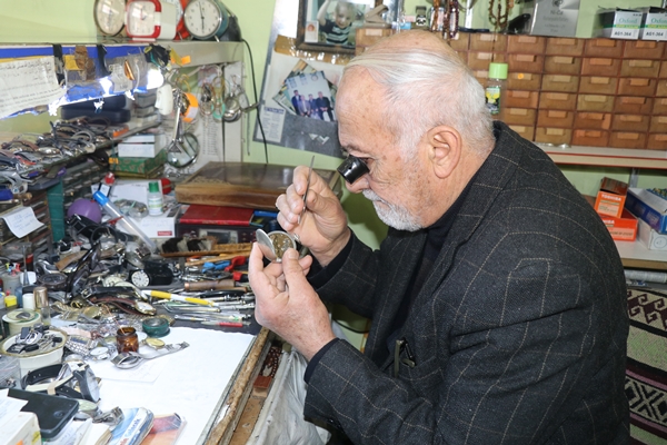 Foto - 55 yıldır gözünden merceği elinden tornavidayı düşürmüyor