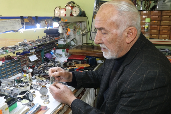 Foto - 55 yıldır gözünden merceği elinden tornavidayı düşürmüyor