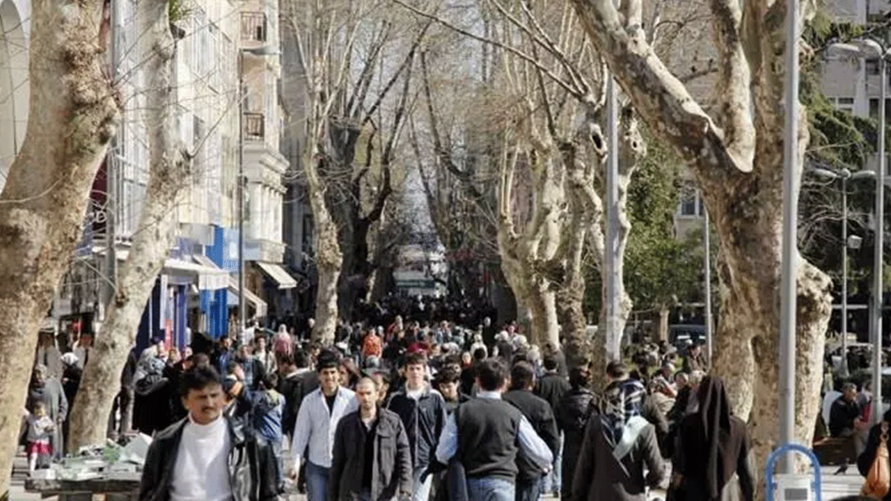 Foto - 57 ili geride bıraktı: Türkiye'nin en kalabalık ilçeleri belli oldu!