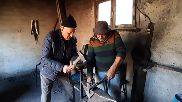 Foto - 57 yaşındaki usta işi çözmüş! Gelen müşterilere bakın ne yapıyor