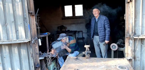 Foto - 57 yaşındaki usta işi çözmüş! Gelen müşterilere bakın ne yapıyor