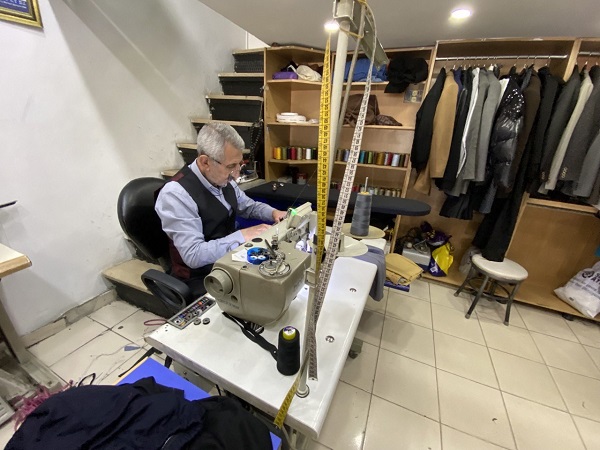 Foto - 57 yıllık terzinin ilginç alışkanlığı!