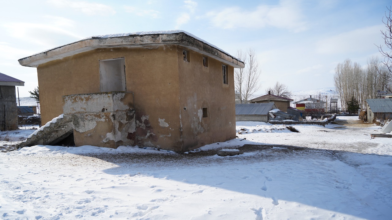 Foto - 58 yıldır yaralar sarılmaya çalışılıyor! o köy fay hattı üzerine mi kuruldu? 