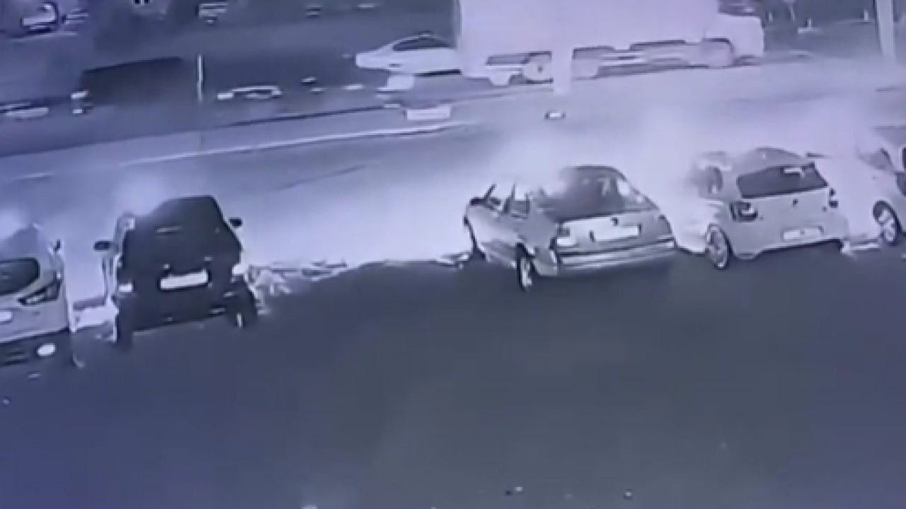 Foto - 6 aracı cayır cayır yaktı! Karakola girip teslim oldu!