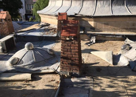 6 asırlık tarihi yapıya büyük saygısızlık