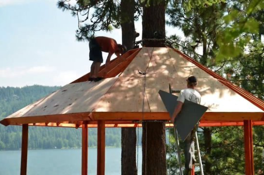 Foto - 6 ay uğraşıp muhteşem bir ağaç ev yaptılar!