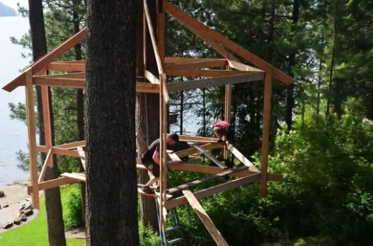 Foto - 6 ay uğraşıp muhteşem bir ağaç ev yaptılar!