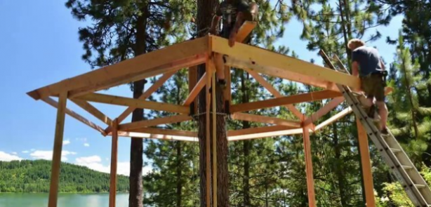 Foto - 6 ay uğraşıp muhteşem bir ağaç ev yaptılar!