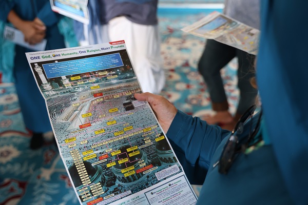 Foto - 6 dilde İslam'ı anlatıyor! Yanında 14 kişi Müslüman oldu