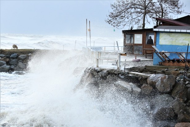 Foto - 6 metreye ulaşan dalgalar Kastamonu sahilinde hasar oluşturdu