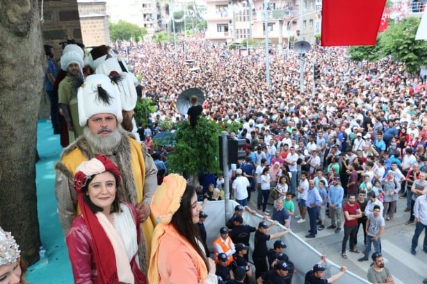 6 ton mesir macunu halka saçıldı