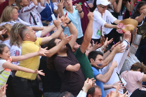 Foto - 6 ton mesir macunu halka saçıldı