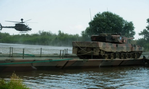 Foto - 6 ülke Türkiye'ye karşı birleşti! Helikopterler, savaş gemileri, savaş uçakları harekete geçti