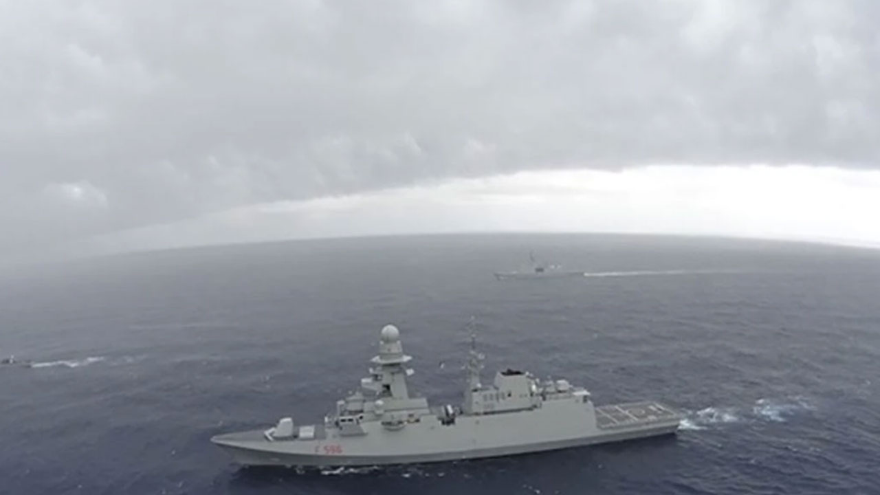 Foto - 5 ülke Türkiye'ye karşı harekete geçti! Savaş gemileri hareket etti, uçaklar ve helikopterler havalandı