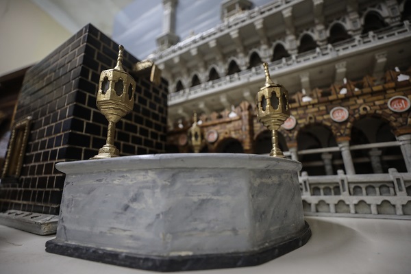 6 yılda Mescid-i Haram'ın kopyasını yaptı