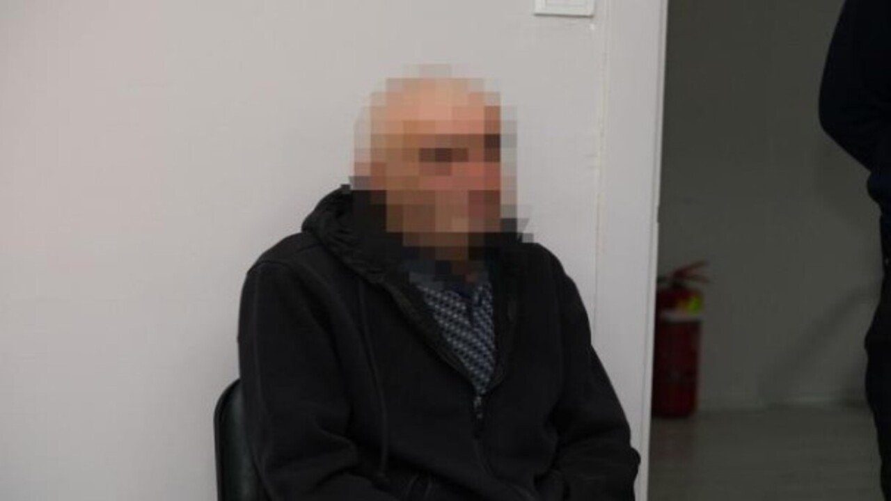 6 zabıta ancak sayabildi! Dilencinin üzerinden bakın kaç para çıktı