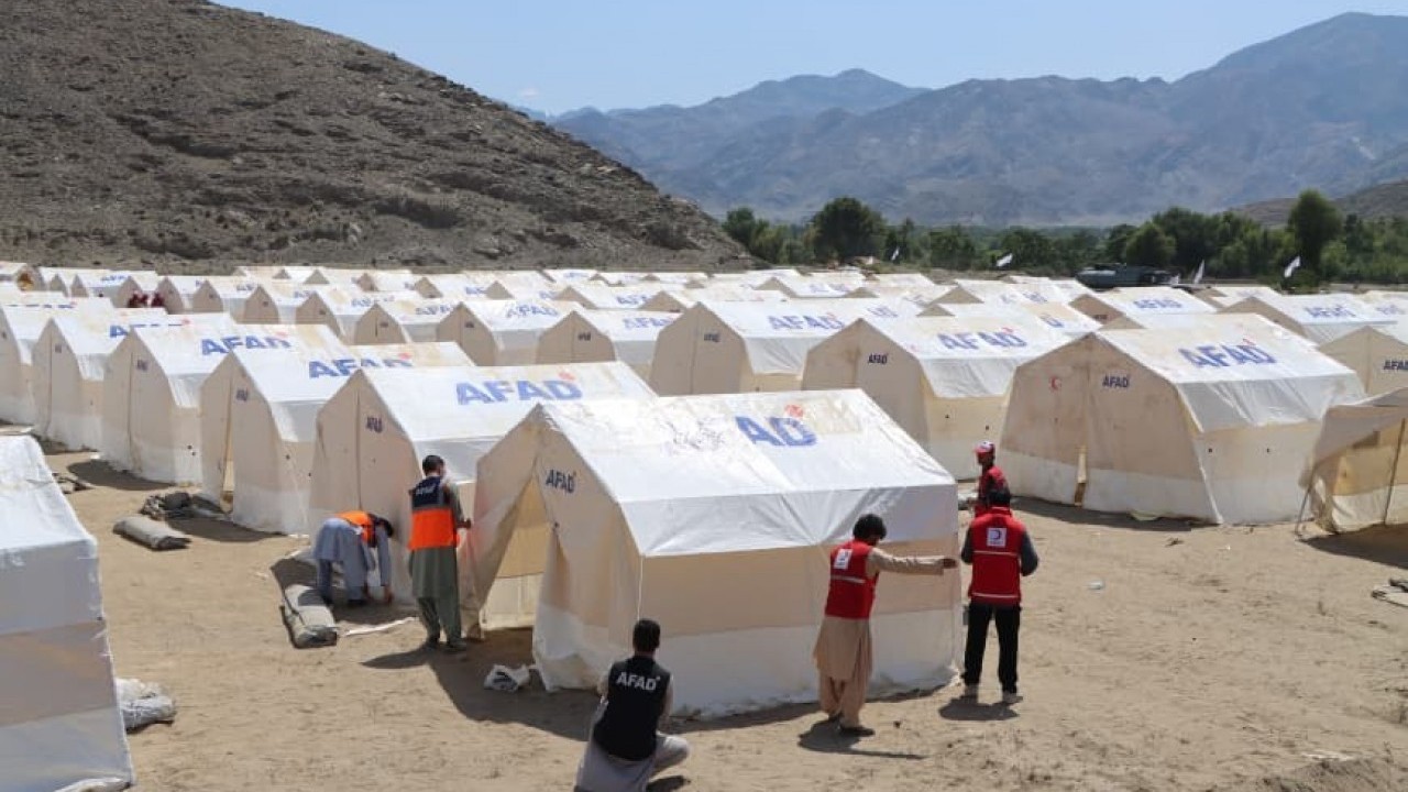 Foto - 6.0 büyüklüğündeki depremde 2 binden fazla kişi ölmüştü... Türkiye olay yerinde! 