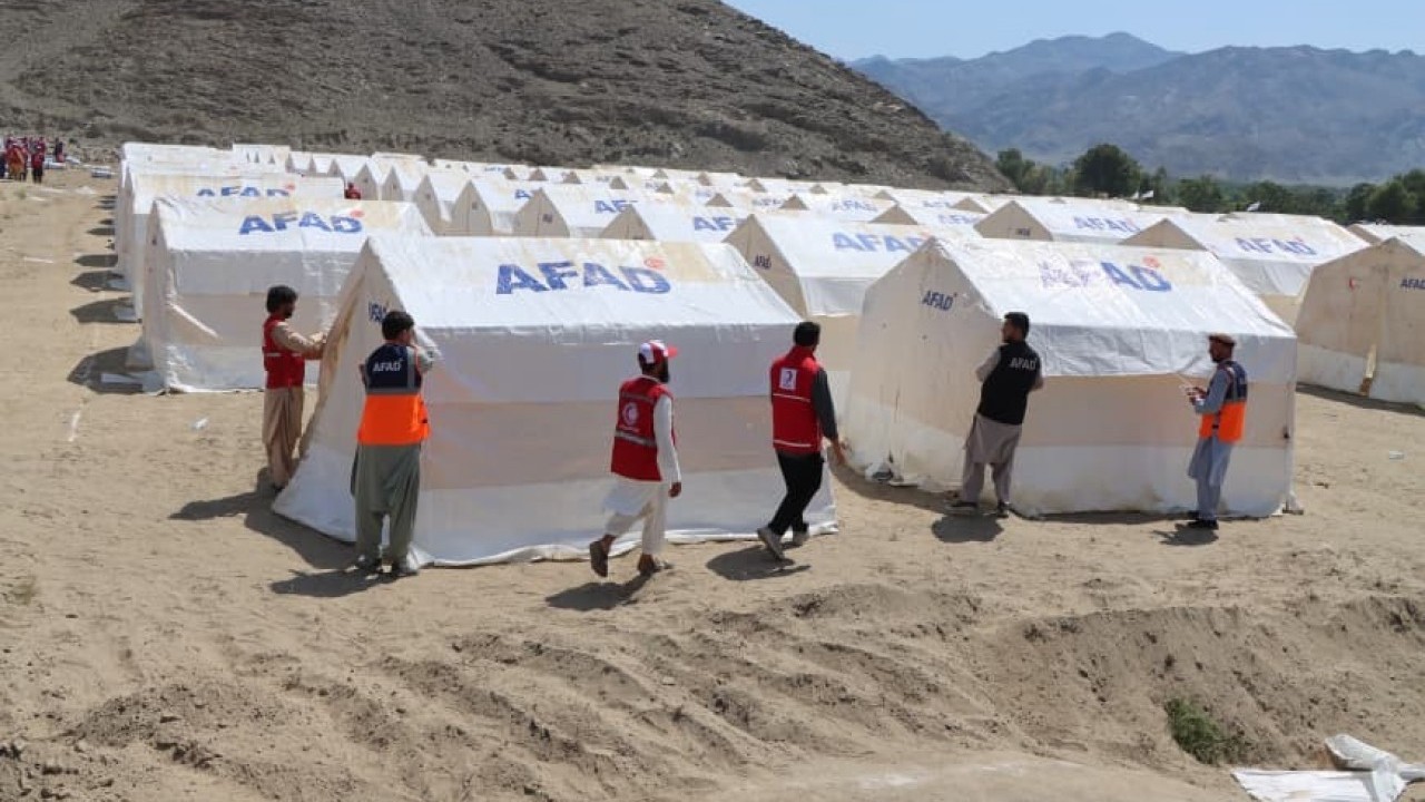 6.0 büyüklüğündeki depremde 2 binden fazla kişi ölmüştü... Türkiye olay yerinde! 