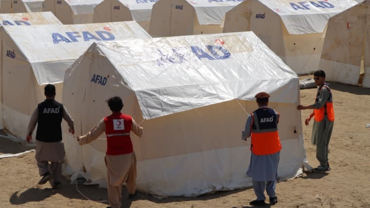 Foto - 6.0 büyüklüğündeki depremde 2 binden fazla kişi ölmüştü... Türkiye olay yerinde! 