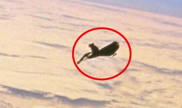 60 senedir gezegenimizin etrafında dolaşıyor!