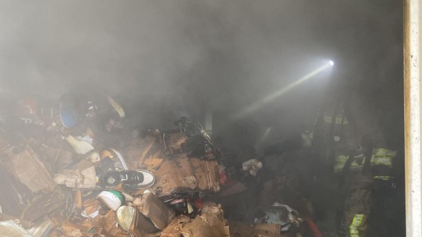 Foto - 600 bin liralık spor ayakkabılar küle döndü