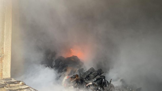 Foto - 600 bin liralık spor ayakkabılar küle döndü