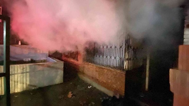 Foto - 600 yıllık türbenin bitişiğindeki evde yangın çıktı