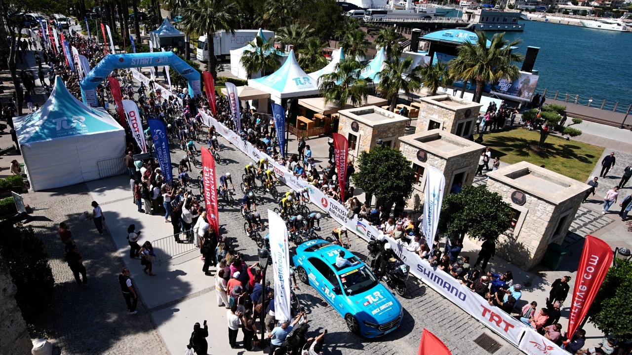 61. Cumhurbaşkanlığı Türkiye Bisiklet Turu, Çeşme-Selçuk etabında kazanan Tom Crabbe...