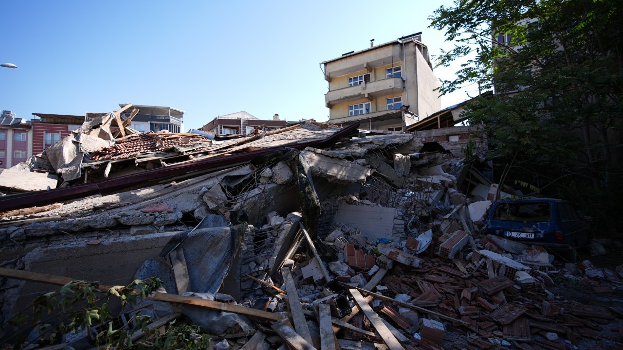 Foto - 6.1'lik depremin bilançosu netleşiyor! Ağır hasarlı bina sayısı belli oldu: Murat Kurum açıkladı