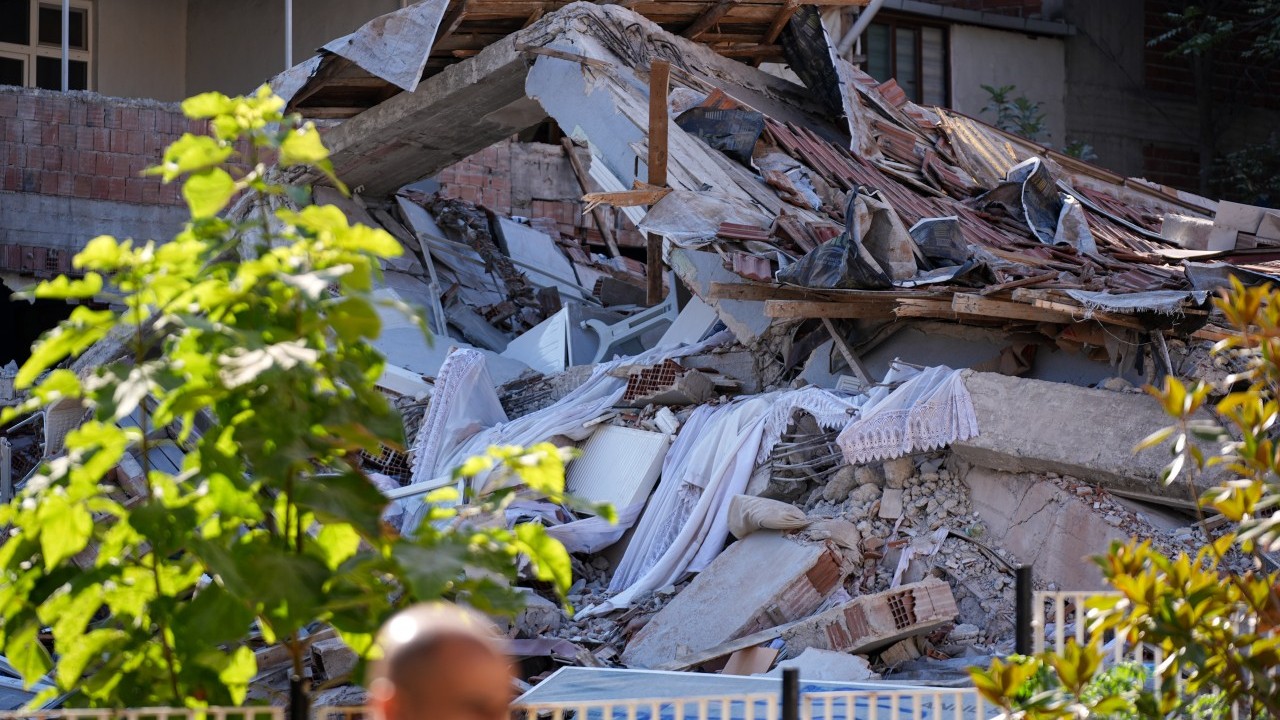 Foto - 6.1'lik depremin bilançosu netleşiyor! Ağır hasarlı bina sayısı belli oldu: Murat Kurum açıkladı